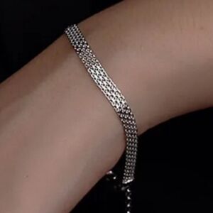 The Smooth As Silk Dainty bracelet in 925 silver